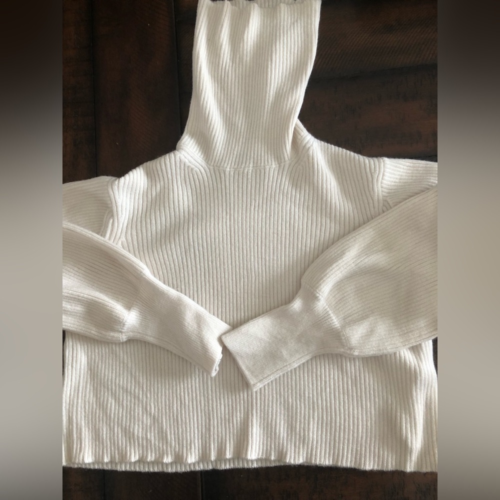 Aritzia Cream Turtleneck Sweater - Picture 2 of 2
